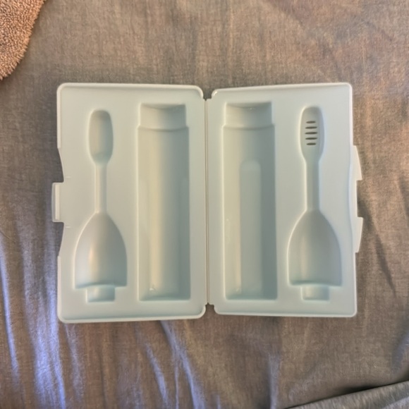 Philips Sonicare charger, two brush stand, and two travel containers. - Picture 2 of 10